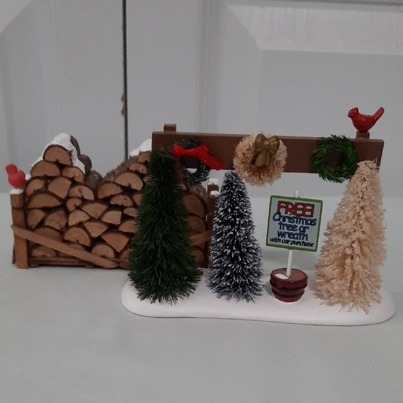 Department 56 Holiday Tree Display with Red Birds - Picture 1 of 7